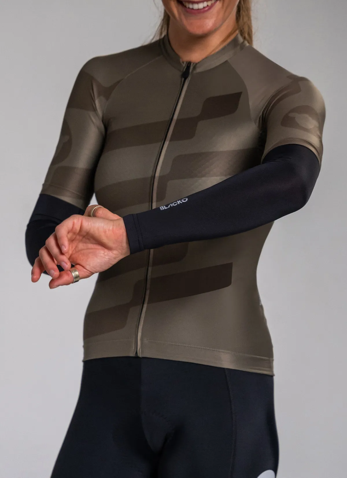 essentials_sun_sleeve__black_3.webp Black Sheep Accessories | Essentials Sun Sleeve - Black